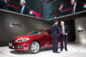 2014-Beijing-Auto-Show-Chairman-and-CEO-Guo-Qian-and-Vice-Chairman-Volker-Steinwascher-celebrate-the-China-debut-of-the-Qoros-3-Hatch