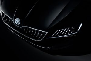 SKODA Superb Black Crystal_04