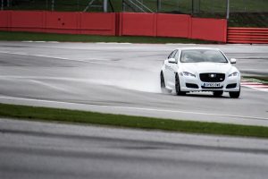 Jaguar XJR LED svetlomety