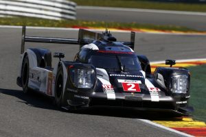 Porsche 919 Hybrid multitasking volant