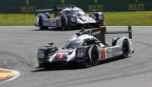 Porsche 919 Hybrid multitasking volant