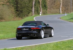Jaguar-F-Type-Heck-Strasse