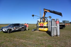 Toyota Hilux svetový rekord v lete balónom