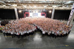 TMMT_C-HR+Internal+Ceremony+for+employees_+group+photo__mid
