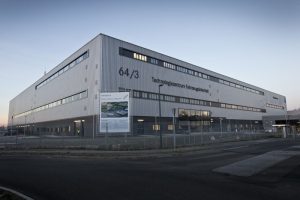 Dreijährige Bauzeit, Investition in dreistelliger Millionenhöhe